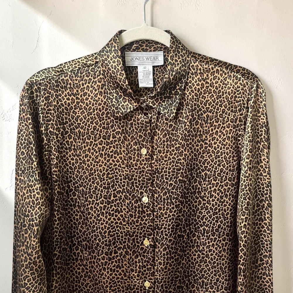 Vintage Jones Wear Top Women's Medium Leopard Print Satin Relaxed Fit Vamp Sexy